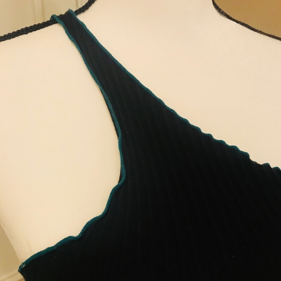 One shoulder Urban Outfitters crop top - Picture 3 of 3